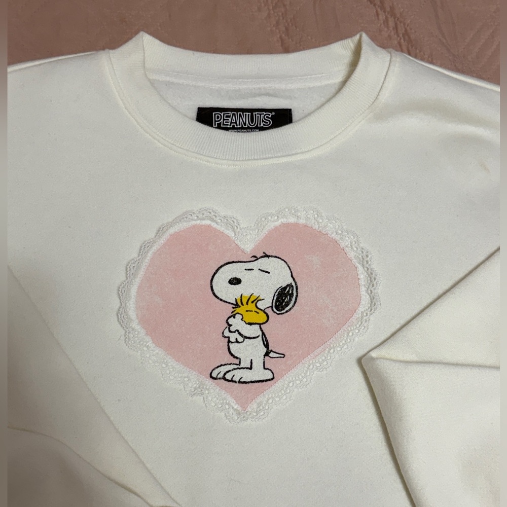 Peanuts Snoopy White/ Cream Crewneck Top